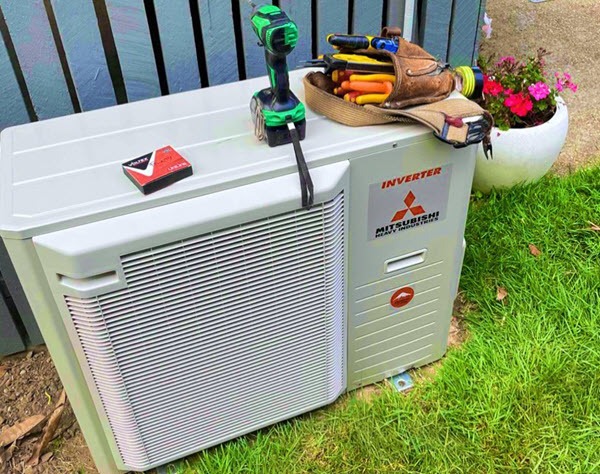 mitsubishi heavy industries split system air con installed in a Brisbane residence